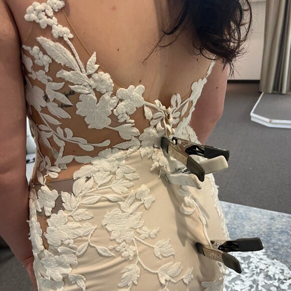 NWT Blue by Enzoani “Petal” Wedding Dress – Unaltered, Unworn, Ivory Size 14 - Picture 4 of 4